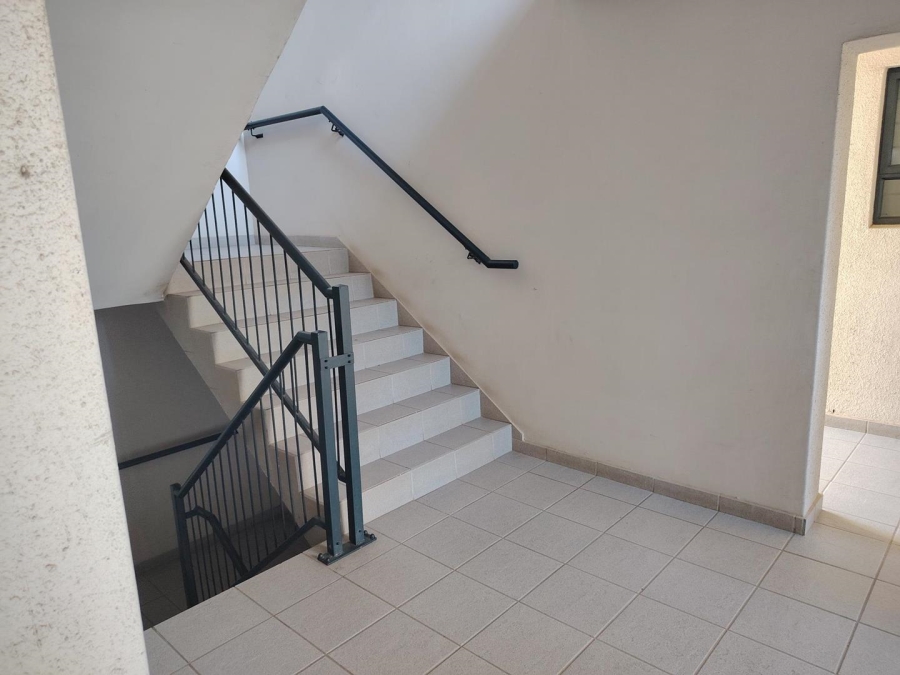 To Let 1 Bedroom Property for Rent in Buhrein Western Cape